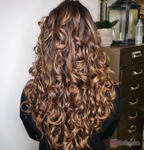 Glamorous Multi-Layered Magic Curled Ends for Stunning Medium Hair