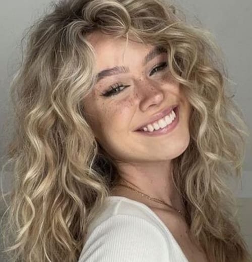 Bombshell Waves Wavy Shoulder-Length Hairstyles 2024