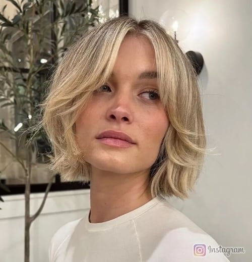 Wavy Bob Charm-Layered Bob Hairstyle